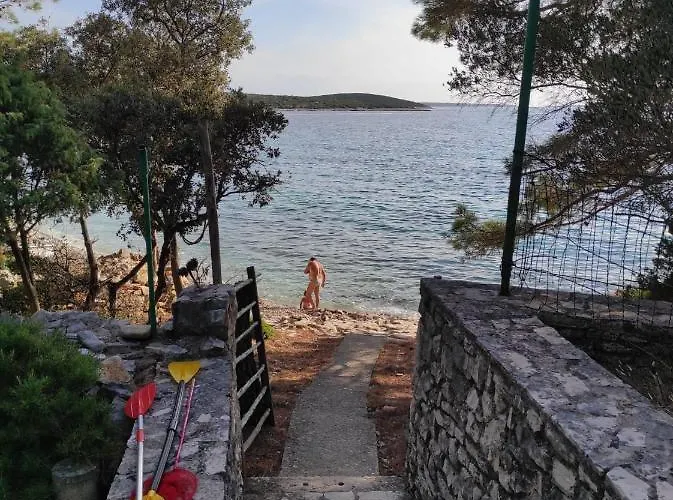 Holiday home Kapetanska Kucica Na Moru Cunski
